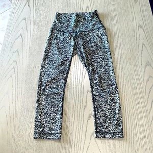 Lululemon capris size 4